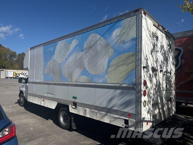 Ford E-350 Skříňová nástavba