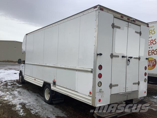 Ford E-350 Skříňová nástavba