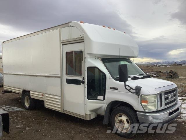 Ford E-350 Skříňová nástavba