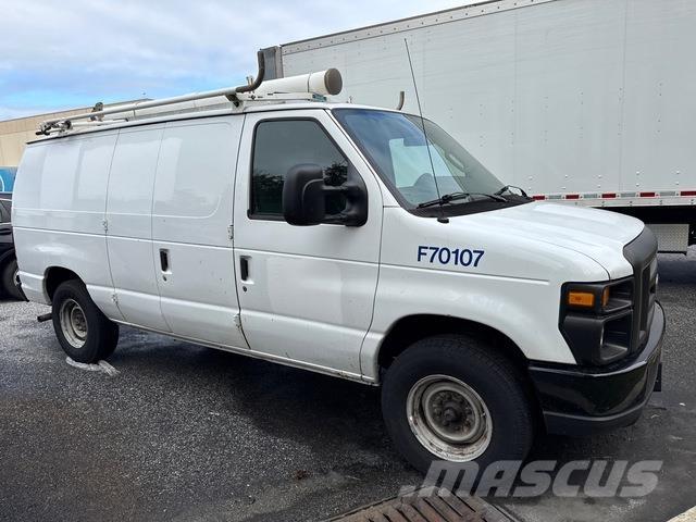 Ford E250 Dodávky