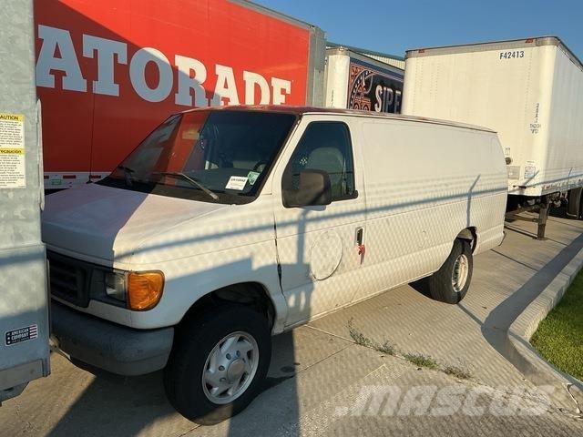 Ford E350 Skříňová nástavba