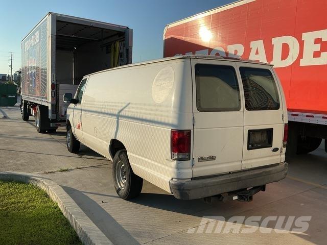 Ford E350 Skříňová nástavba