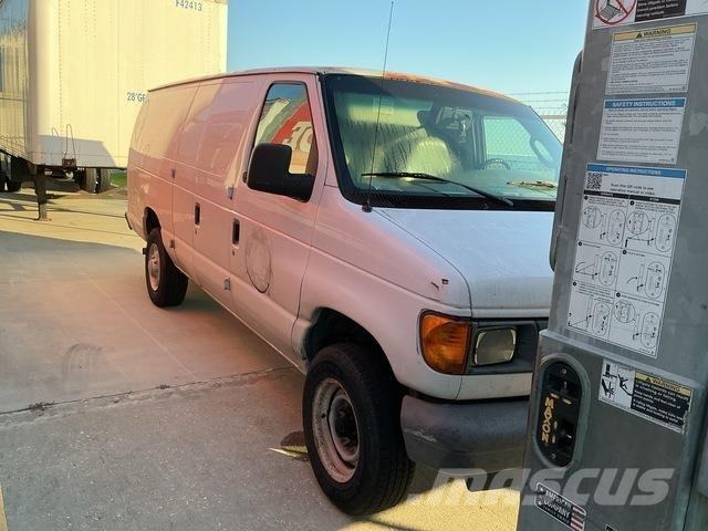 Ford E350 Skříňová nástavba