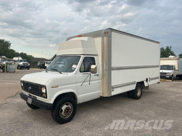 Ford E350 Skříňová nástavba