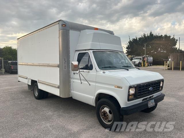 Ford E350 Skříňová nástavba
