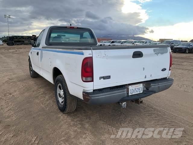Ford F-150 XL Další