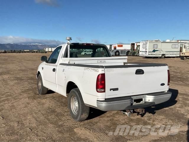 Ford F-150 XL Další