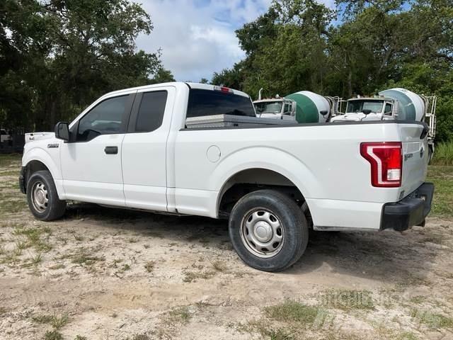 Ford F-150 XL Další