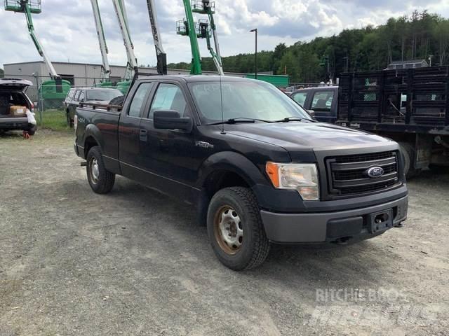 Ford F-150 XL Další