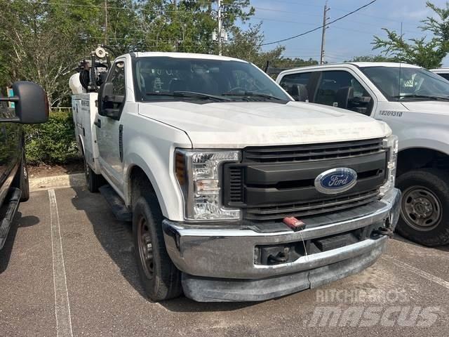 Ford F-250 Komunální / Multi-užitková vozidla