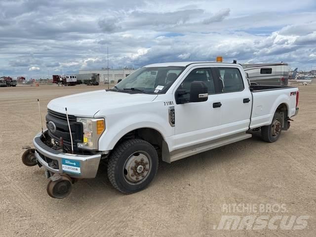 Ford F-350 Další