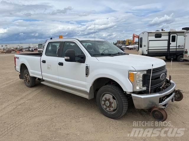 Ford F-350 Další