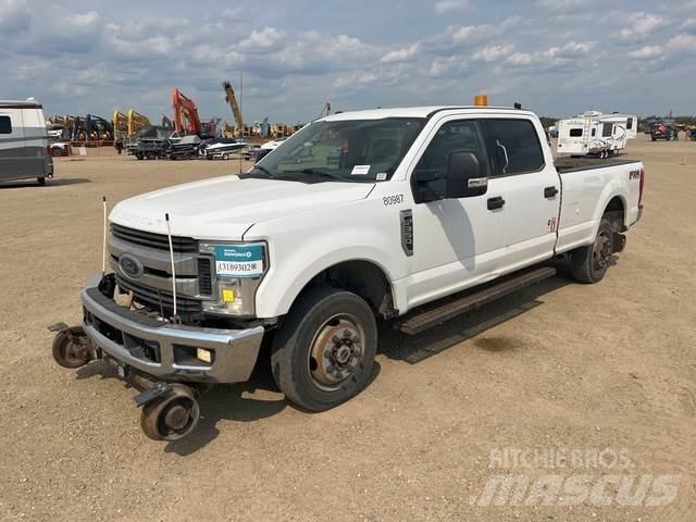Ford F-350 Další