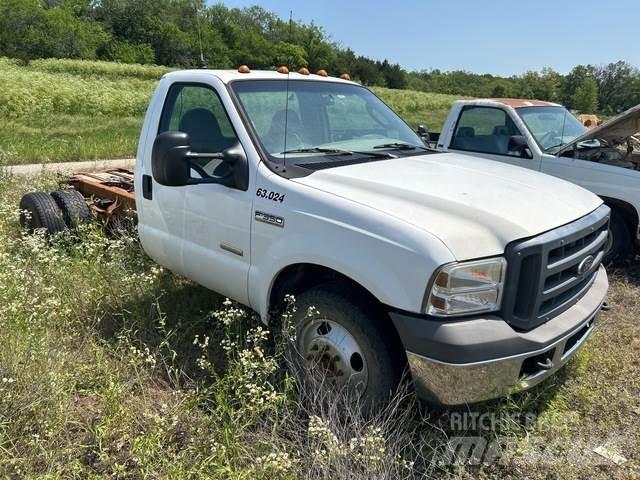 Ford F-350 Kabiny a interiér