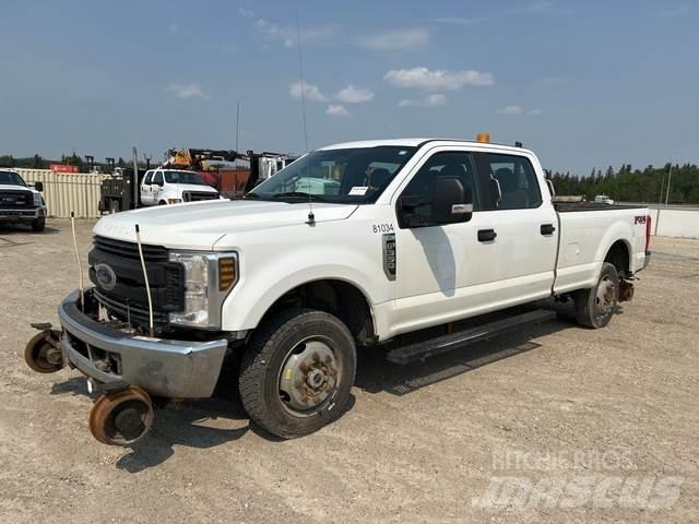 Ford F-350 Další