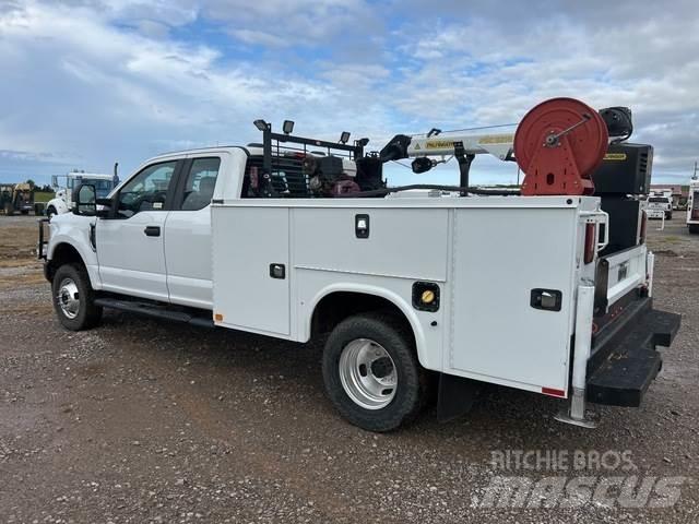 Ford F-350 Komunální / Multi-užitková vozidla