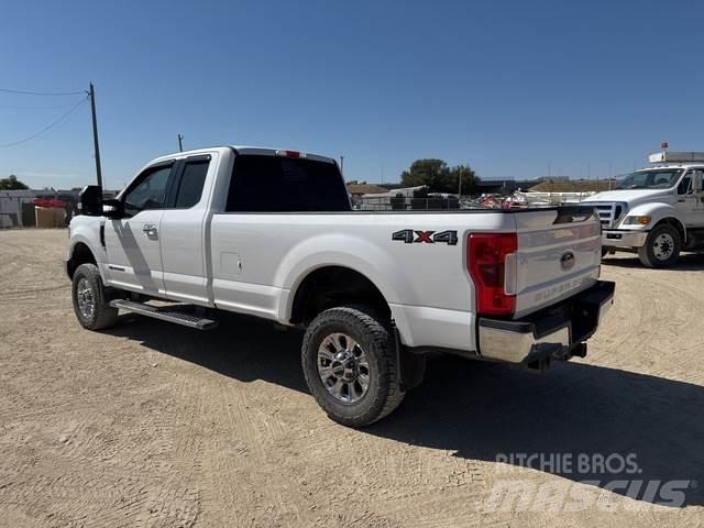 Ford F-350 Další