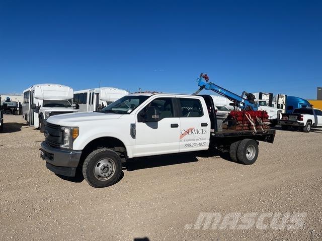 Ford F-350 Mobilní vrtná souprava