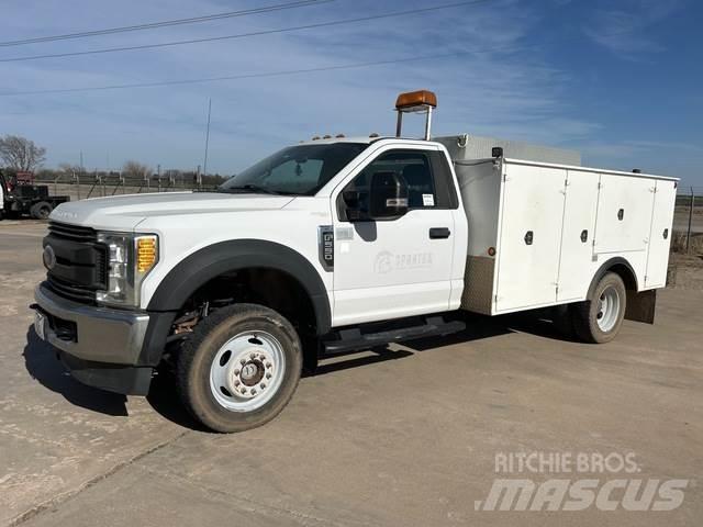 Ford F-550 Komunální / Multi-užitková vozidla