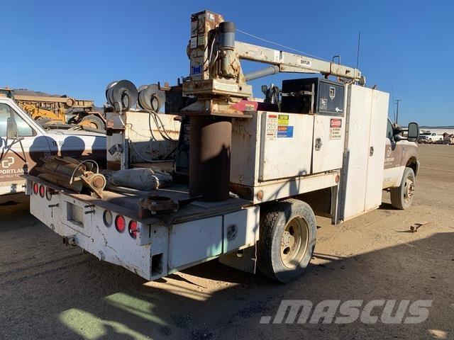 Ford F-550 Komunální / Multi-užitková vozidla