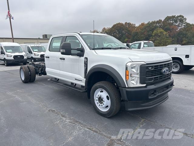 Ford F-550 XL Kabiny a interiér