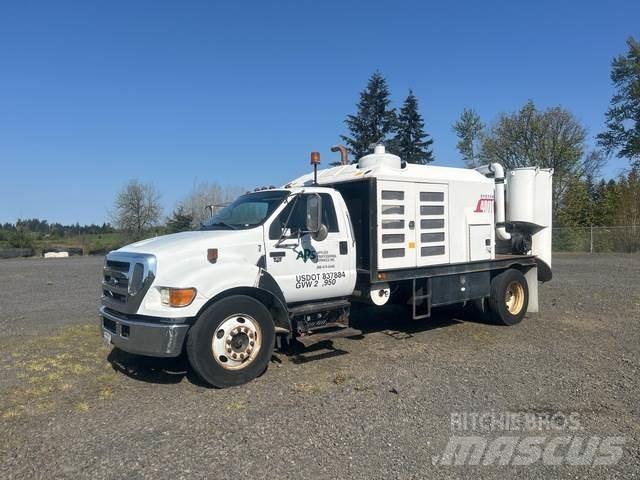 Ford F-650 Pásová rýpadla