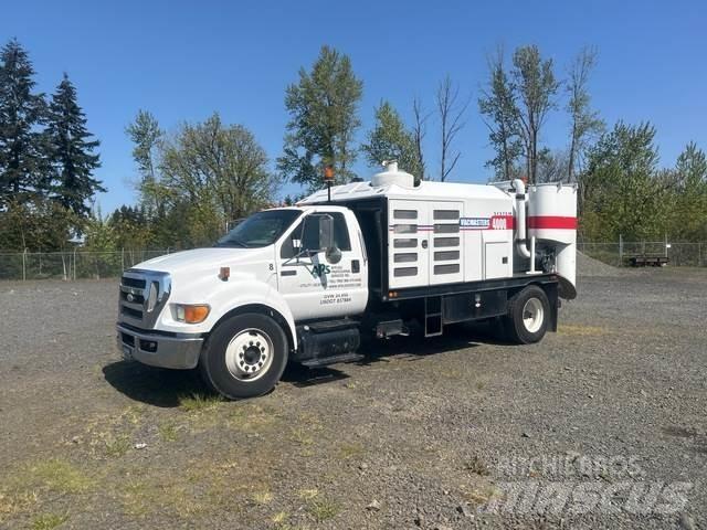 Ford F-650 Pásová rýpadla