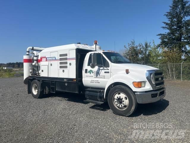 Ford F-650 Pásová rýpadla