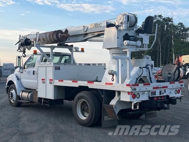 Ford F-750 Mobilní vrtná souprava
