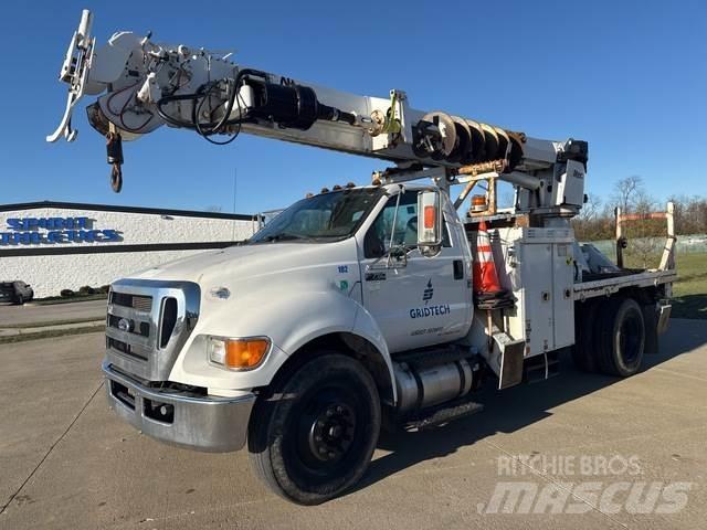 Ford F-750 Mobilní vrtná souprava