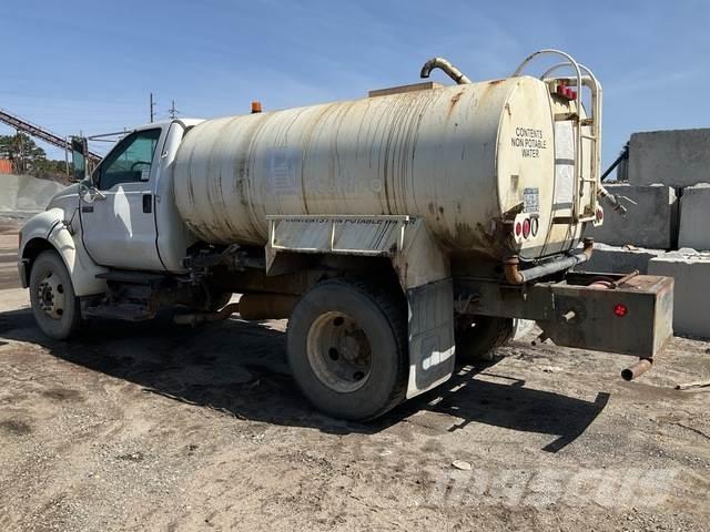 Ford F-750 Cisterny na vodu