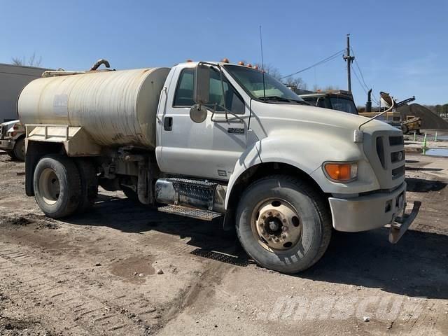 Ford F-750 Cisterny na vodu