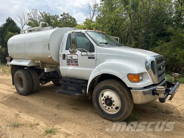 Ford F-750 Cisterny na vodu