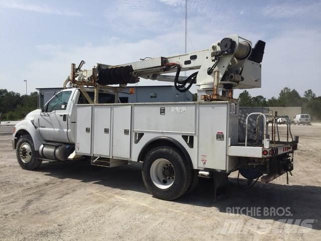 Ford F-750 Mobilní vrtná souprava