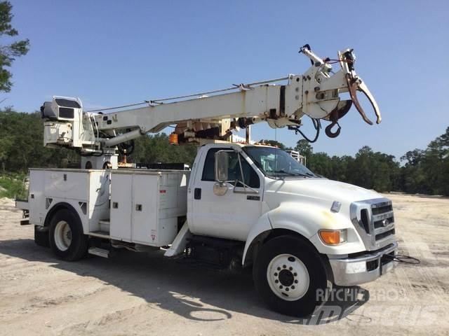 Ford F-750 Mobilní vrtná souprava