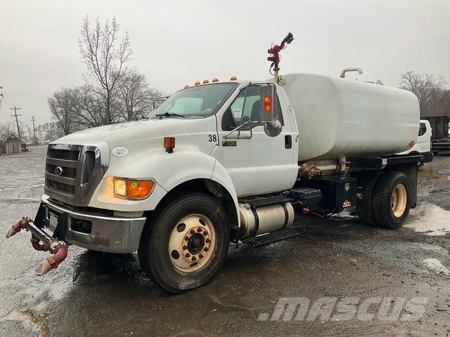 Ford F-750 Cisterny na vodu