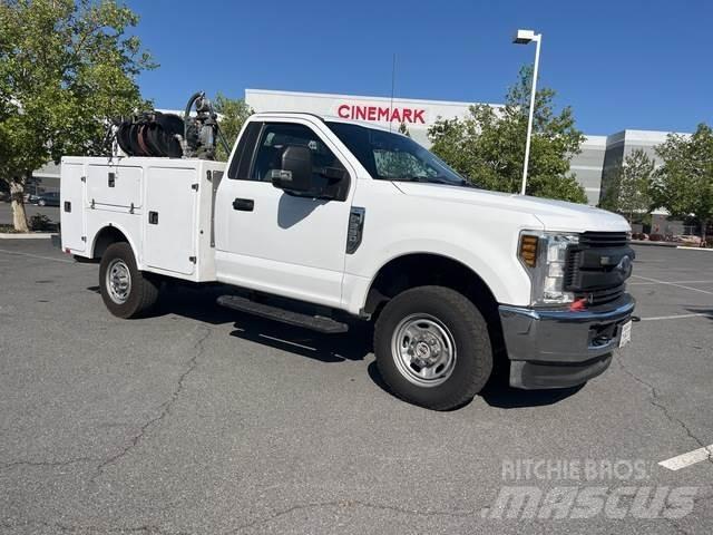 Ford F250 XL Komunální / Multi-užitková vozidla
