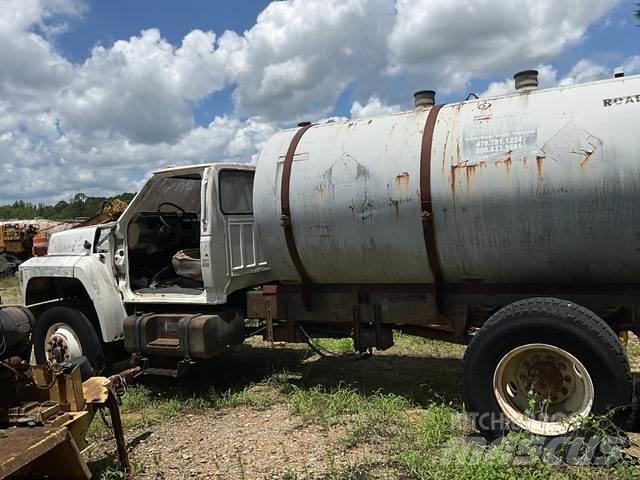 Ford F700 Cisternové vozy