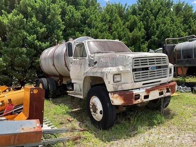 Ford F700 Cisternové vozy