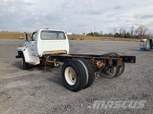 Ford F700 Kabiny a interiér