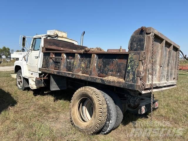 Ford F7000 Sklápěče