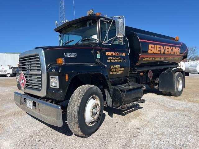 Ford L8000 Cisternové vozy
