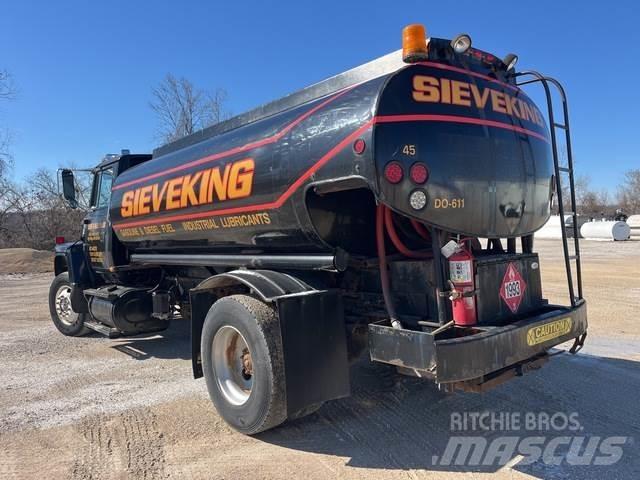 Ford L8000 Cisternové vozy