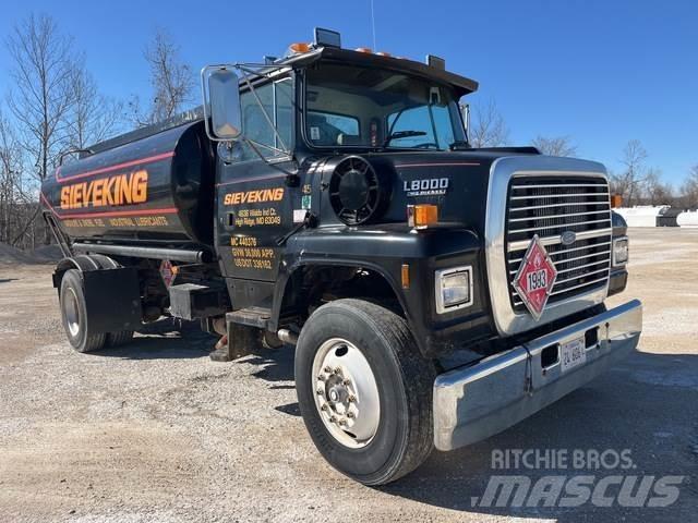 Ford L8000 Cisternové vozy