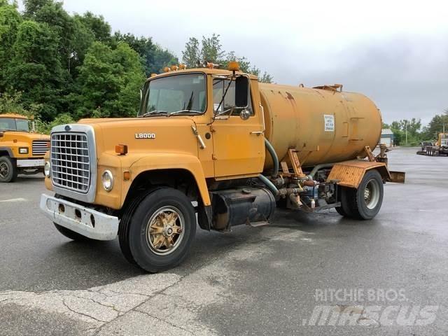 Ford L8000 Cisterny na vodu