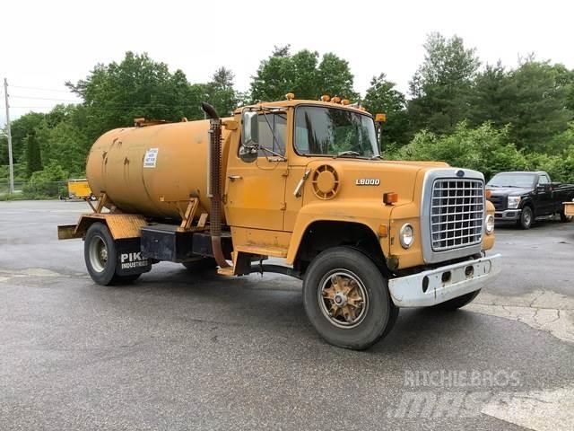 Ford L8000 Cisterny na vodu