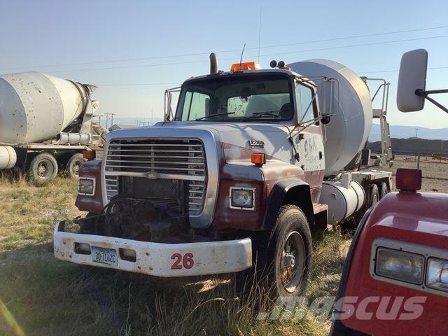 Ford L8000 Další