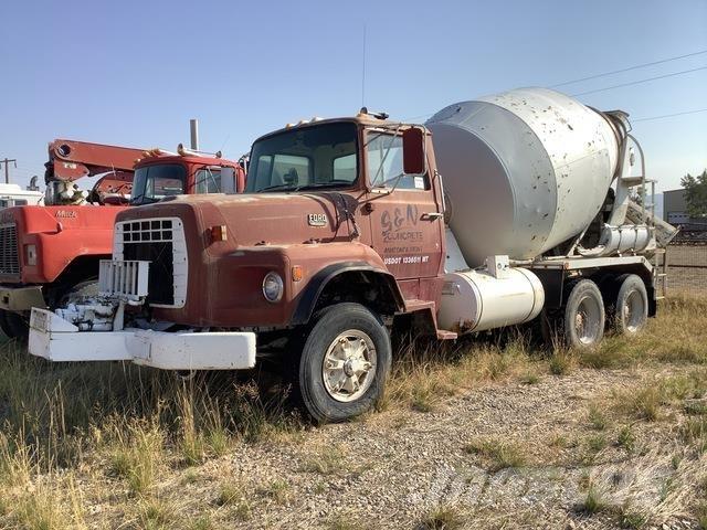 Ford L8000 Další