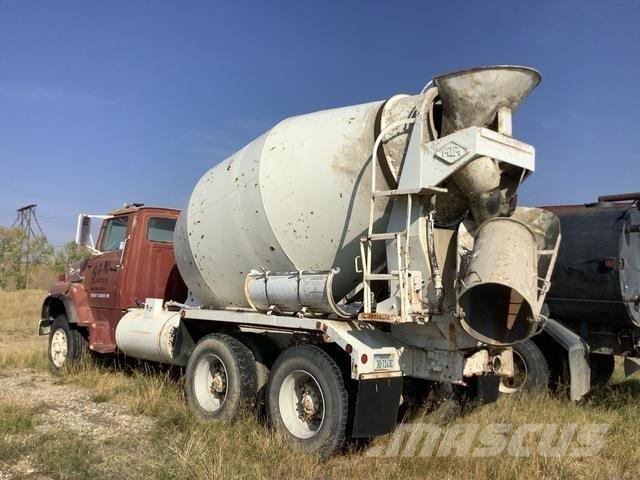 Ford L8000 Další