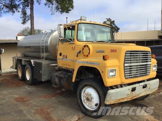 Ford L9000 Cisterny na vodu